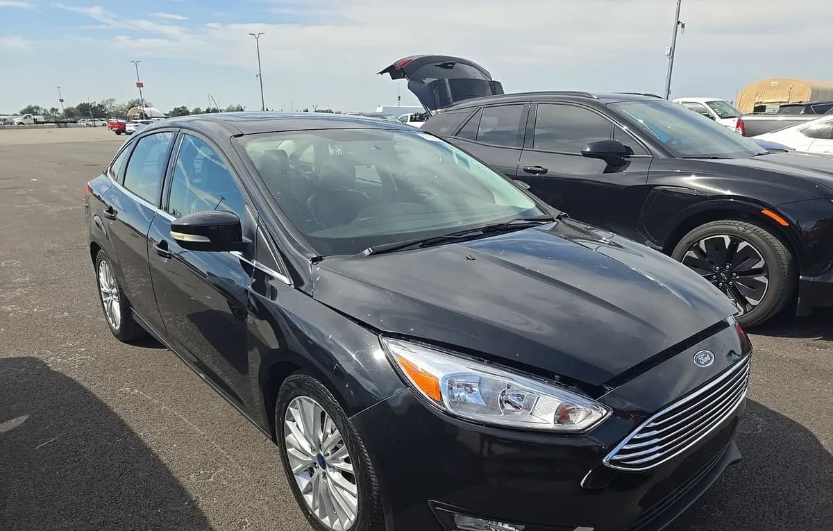 2017 FORD FOCUS TITANIUM SEDAN 4