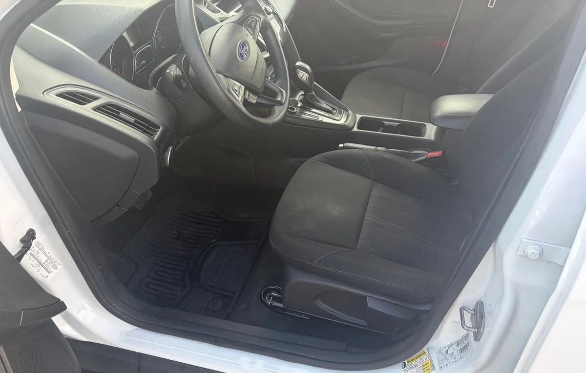 2017 FORD FOCUS SE 4