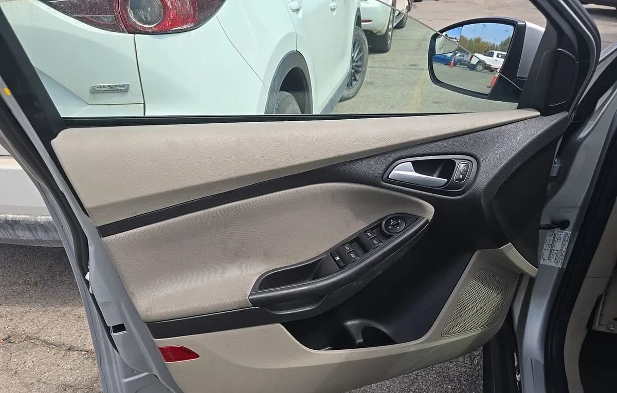 2017 FORD FOCUS SE HATCHBACK 6