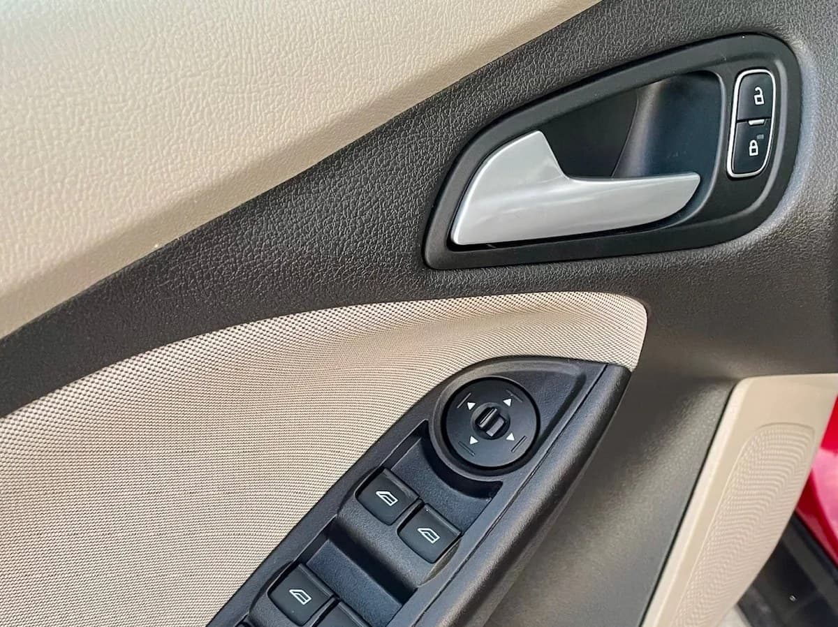 2017 FORD FOCUS SE 6