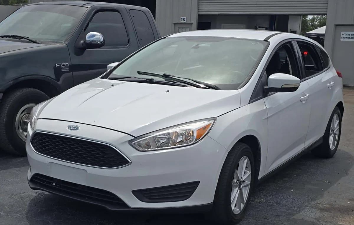 2017 FORD FOCUS SE HATCHBACK 2
