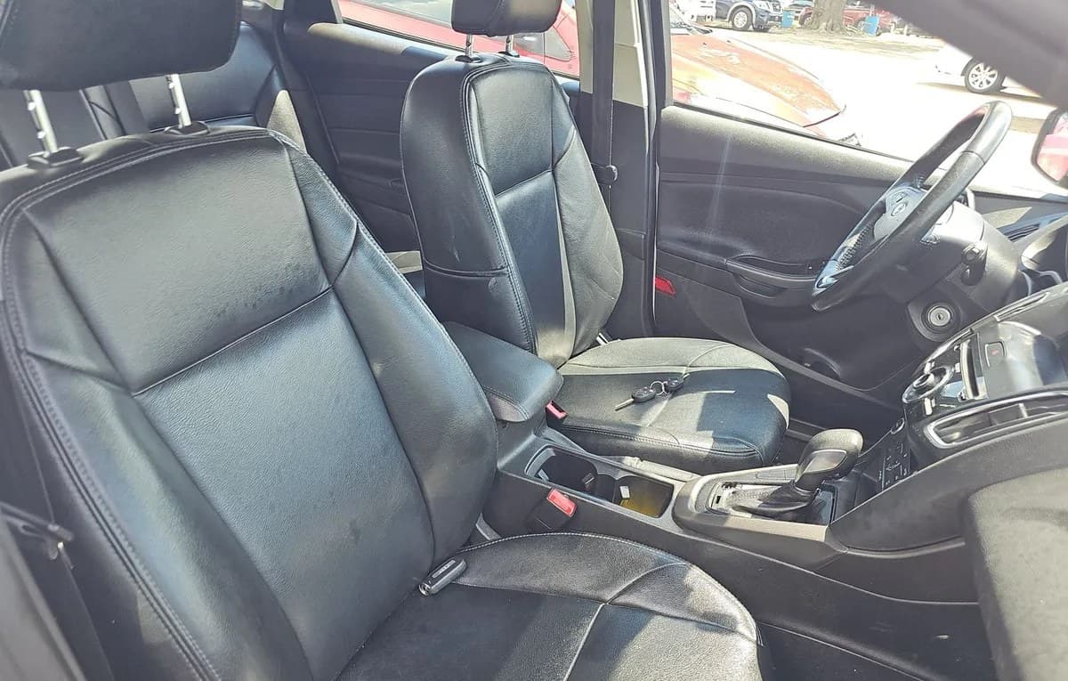2017 FORD FOCUS SEL 4