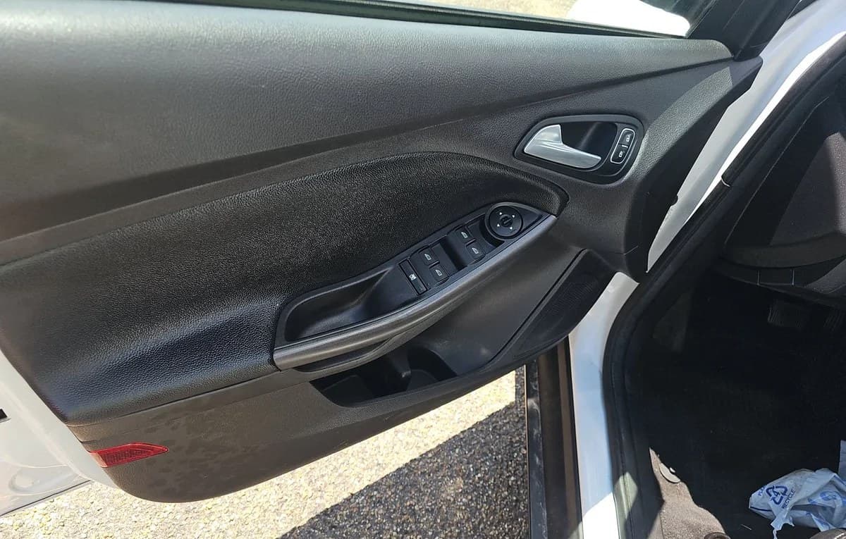 2017 FORD FOCUS SEL 5