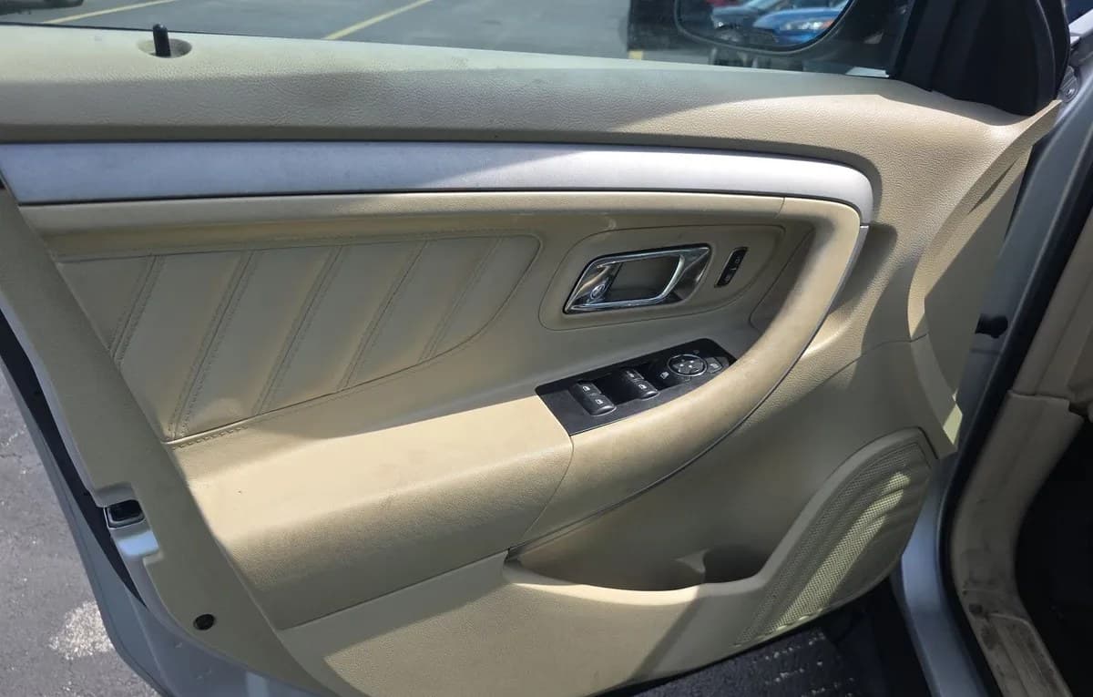 2017 FORD TAURUS SE 6