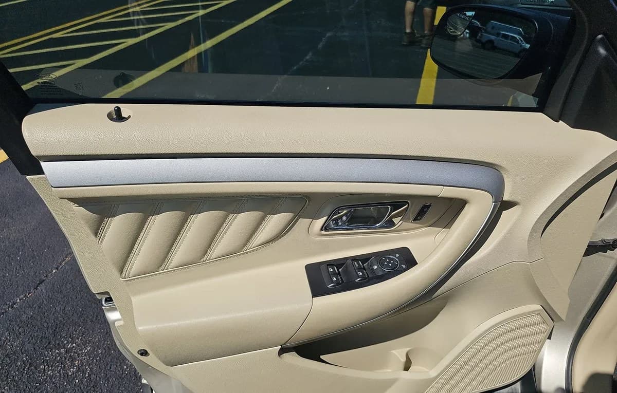 2018 FORD TAURUS SE 6