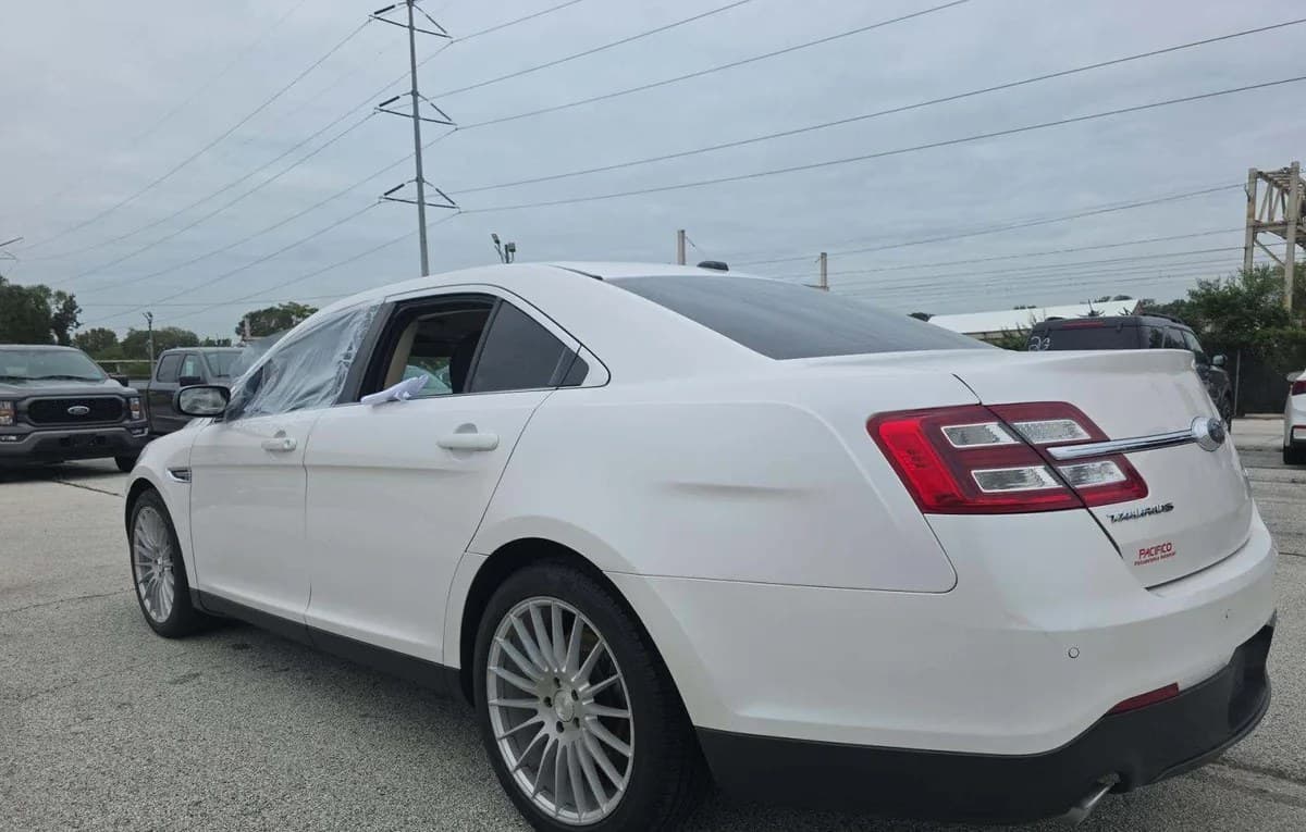 2019 FORD TAURUS LIMITED 3