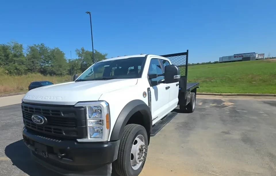 2025 FORD SUPER DUTY F-550 CAB CHASSIS XL CREW CAB DRW