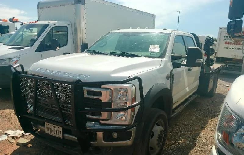 2024 FORD SUPER DUTY F-550 CAB CHASSIS XLT CREW CAB DRW