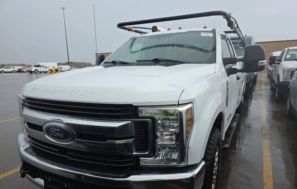 2019 FORD SUPER DUTY F-350 CAB CHASSIS XLT EXTENDED CAB W/REAR DOORS