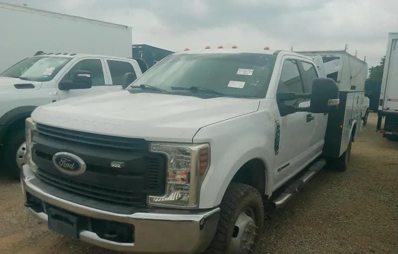 2019 FORD SUPER DUTY F-350 CAB CHASSIS XL CREW CAB DRW