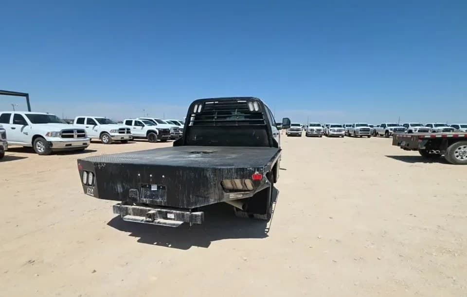 2025 FORD SUPER DUTY F-350 CAB CHASSIS XLT CREW CAB DRW