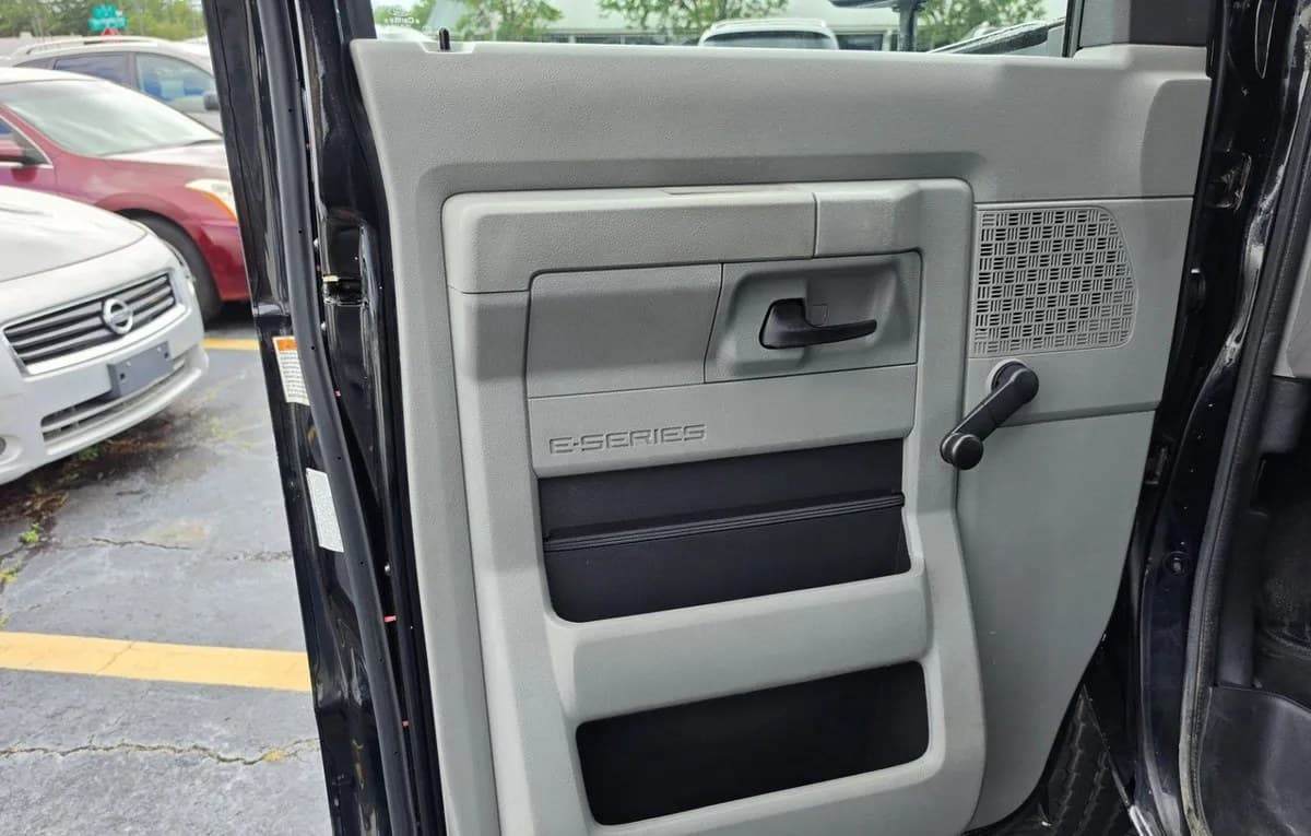 2019 FORD SUPER DUTY E-350 CUTAWAY DRW 7