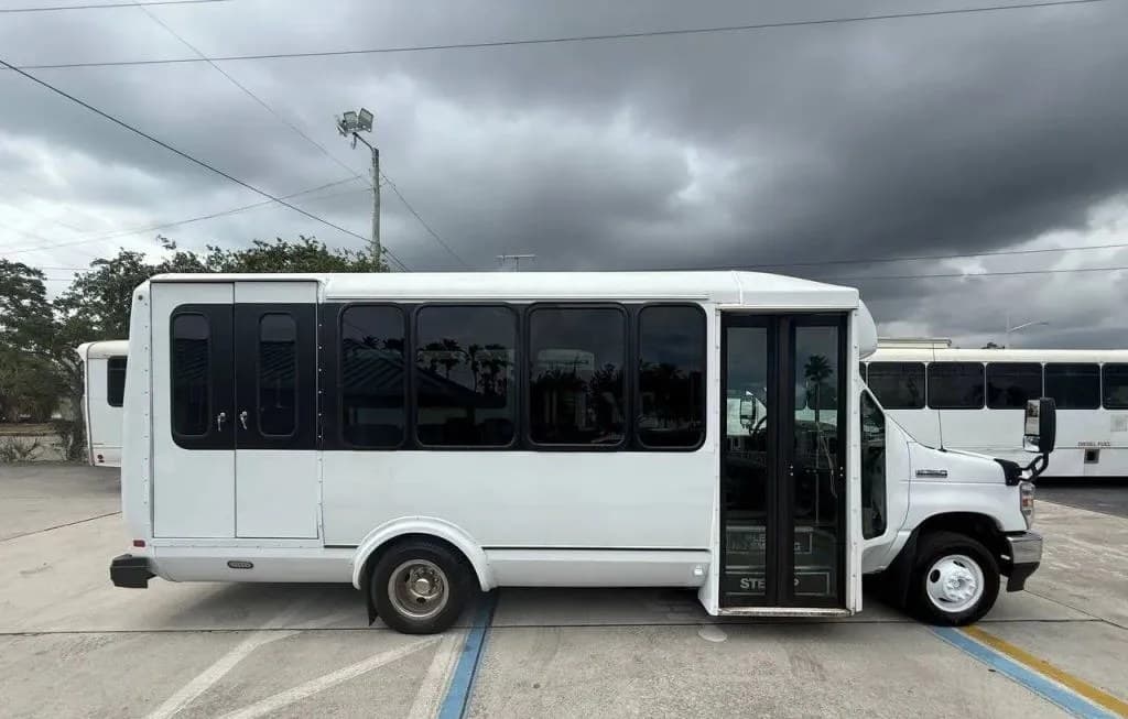 2021 FORD E-350 CUTAWAY DRW 5