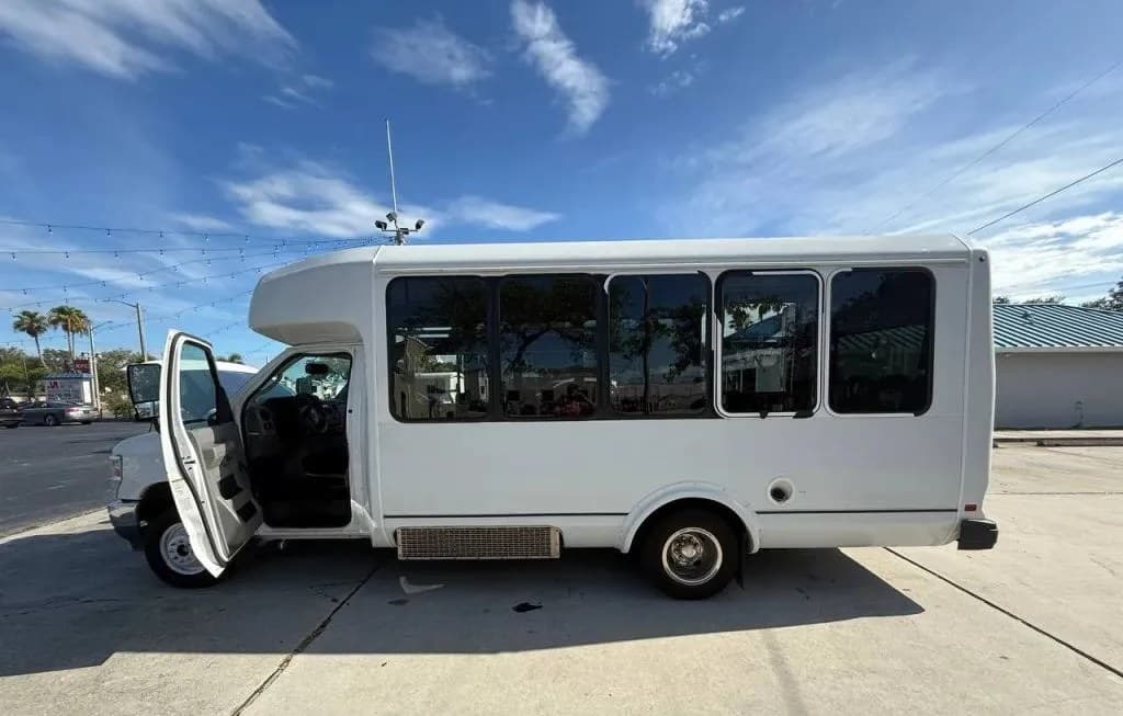 2021 FORD E-350 CUTAWAY DRW 4