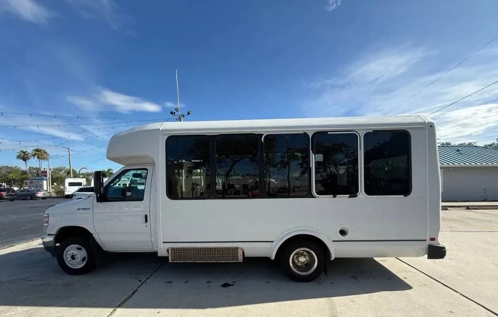 2021 FORD E-350 CUTAWAY DRW 7