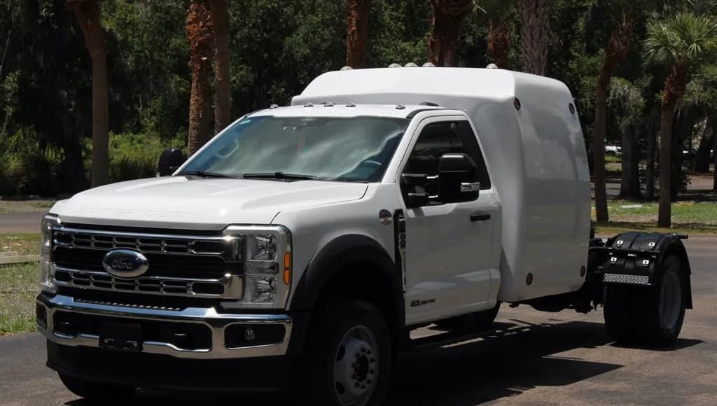 2024 FORD SUPER DUTY F-600 CAB CHASSIS XL REGULAR CAB DRW