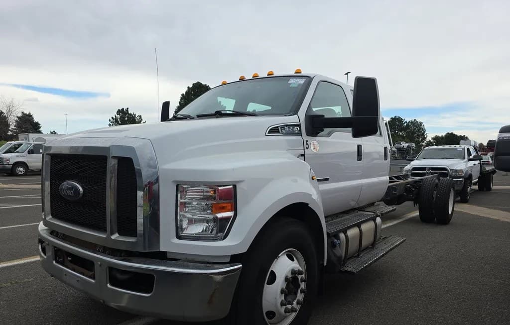 2017 FORD F-650 BASE 1