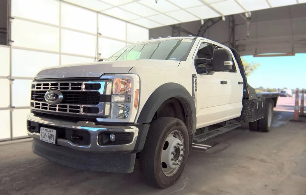 2025 FORD SUPER DUTY F-550 CAB CHASSIS XLT CREW CAB DRW