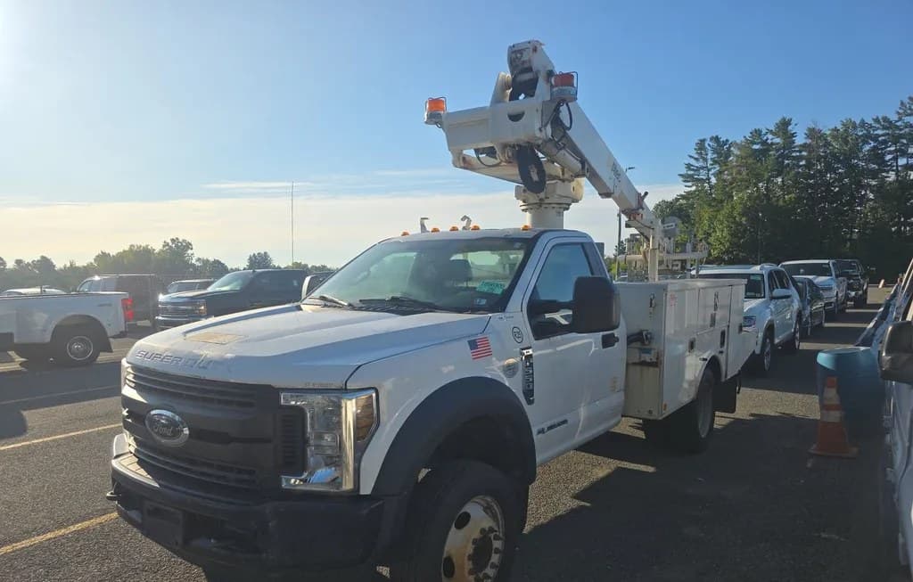 2019 FORD SUPER DUTY F-550 CAB CHASSIS XL REGULAR CAB DRW