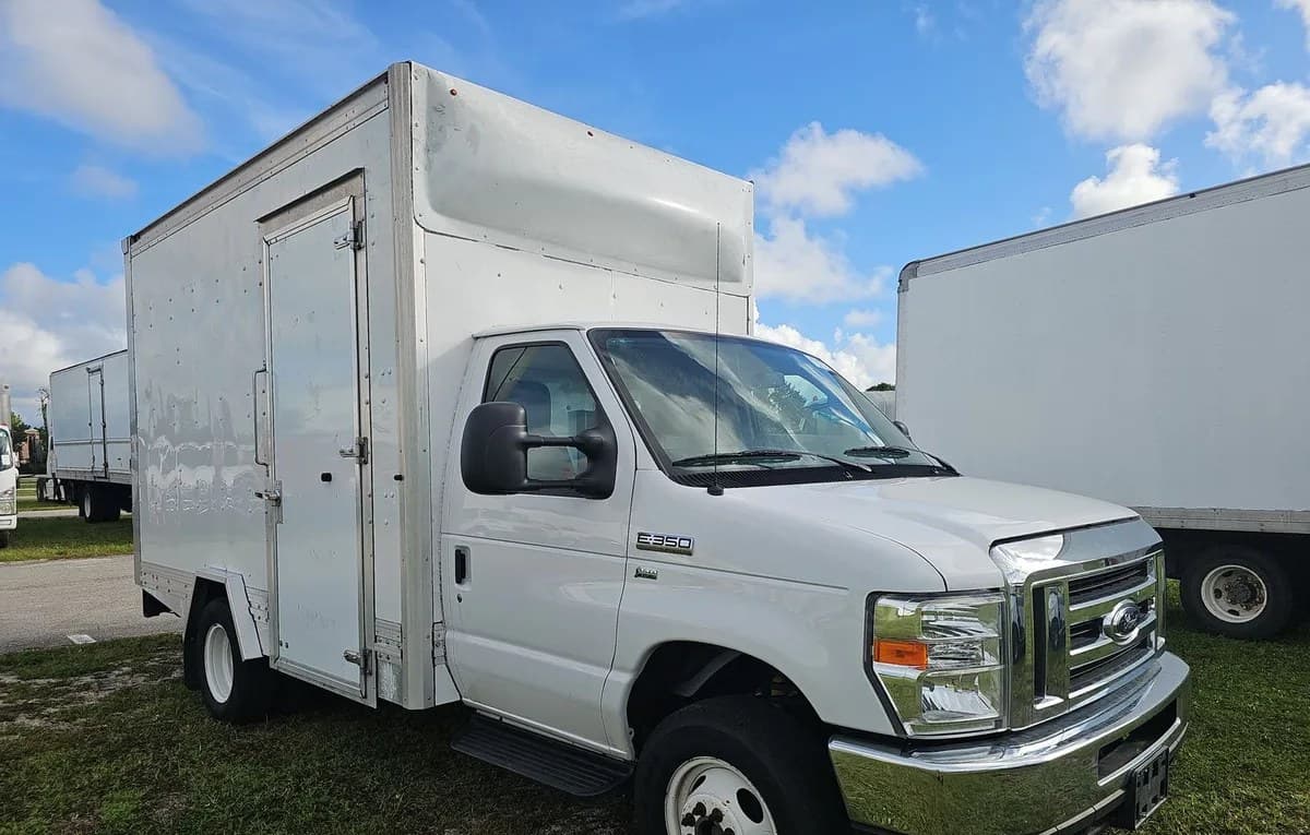 2019 FORD E-350 Base 2