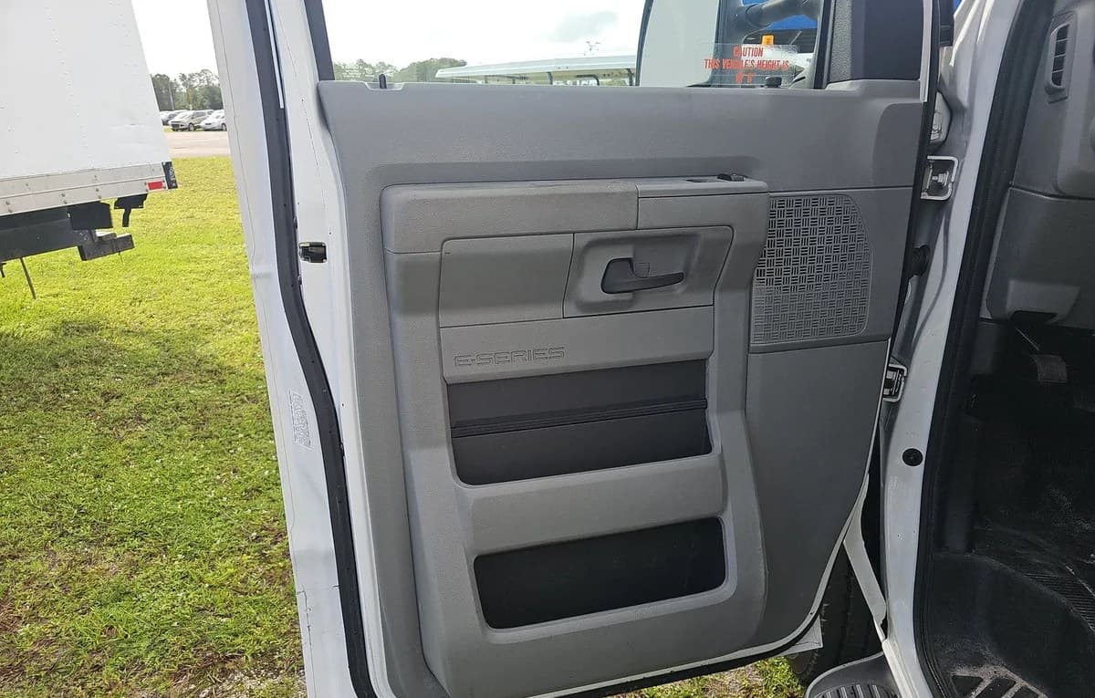 2019 FORD E-350 Base 4