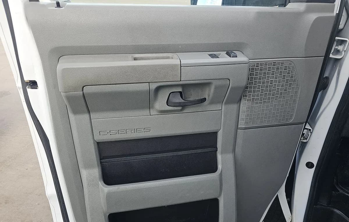 2019 FORD SUPER DUTY E-350 CUTAWAY DRW 6