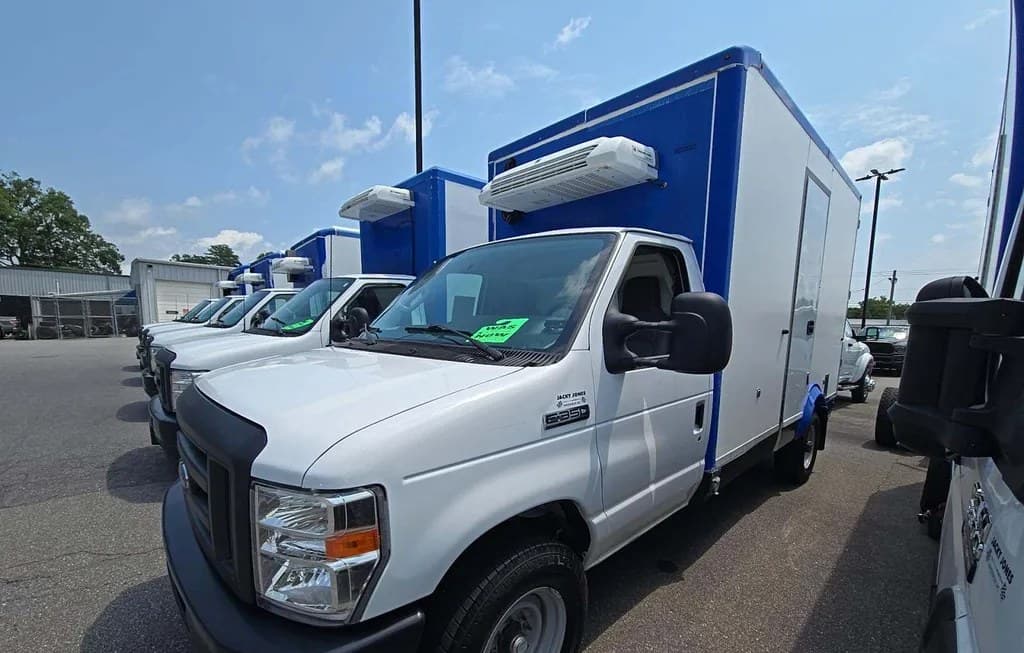 2023 FORD E-350 CUTAWAY 1