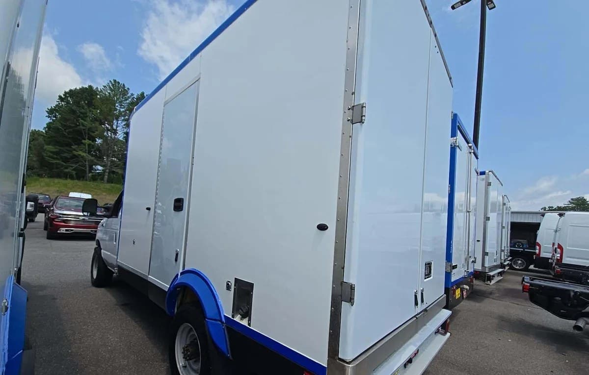 2023 FORD E-350 CUTAWAY 3
