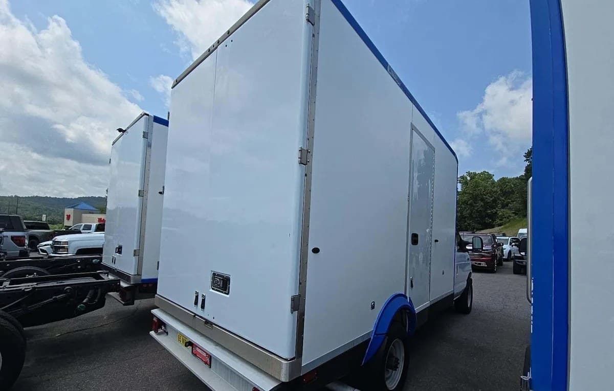 2023 FORD E-350 CUTAWAY 4