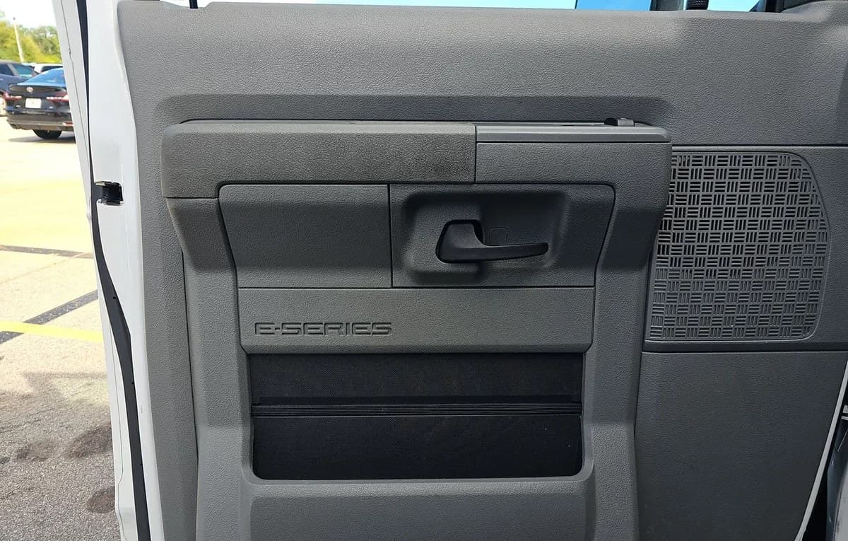 2023 FORD E-350 CUTAWAY 6