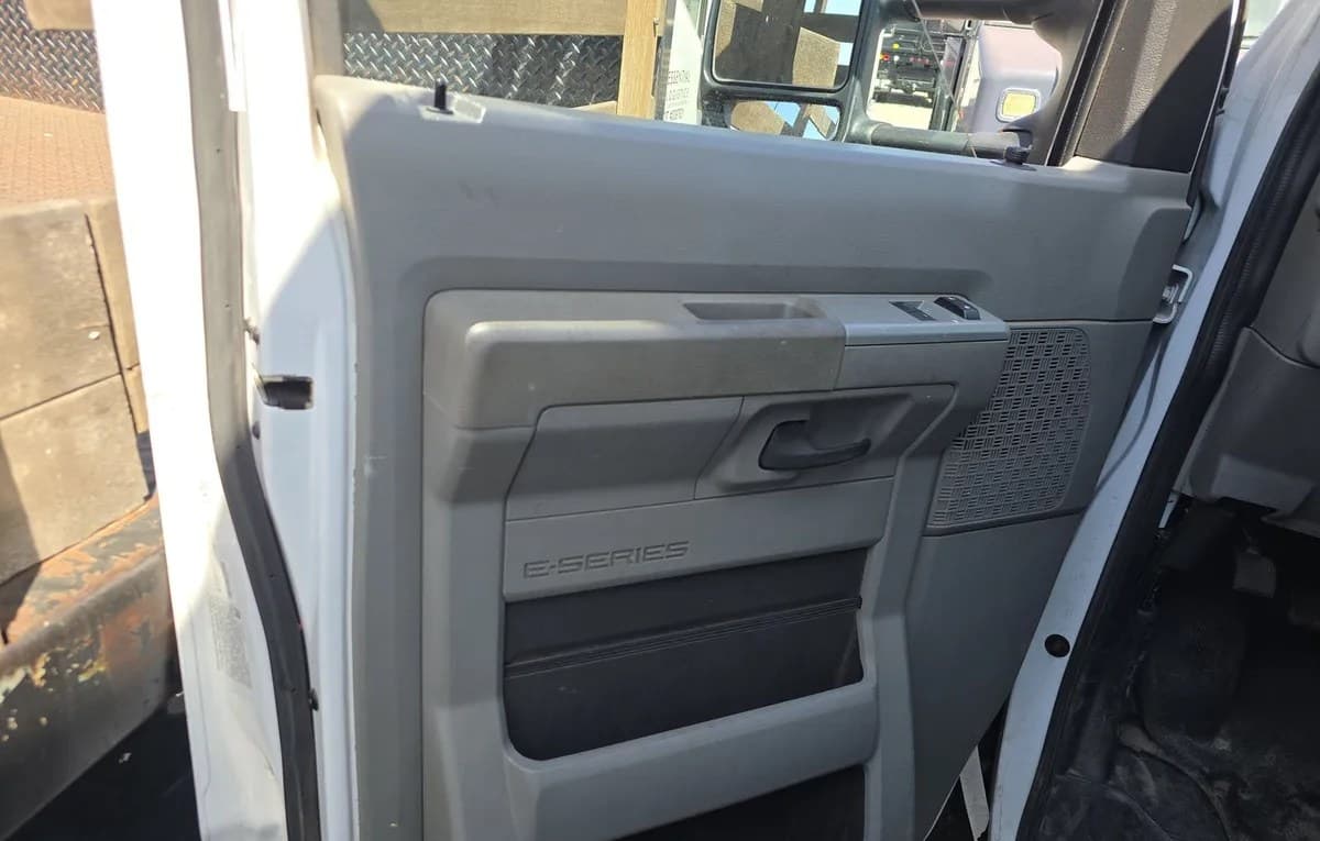 2022 FORD E-350 CUTAWAY 6