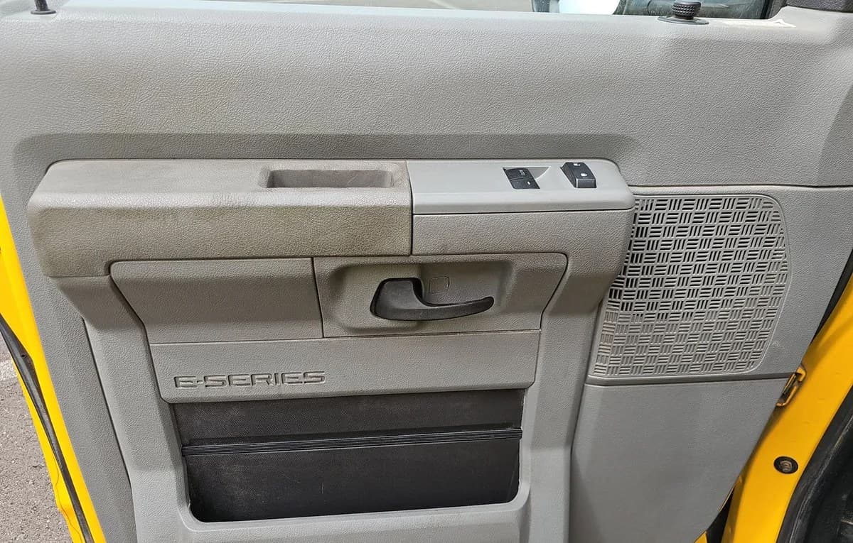 2022 FORD E-350 CUTAWAY DRW 6