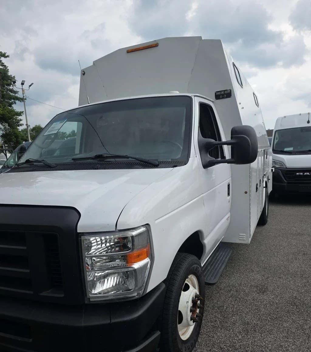 2018 FORD SUPER DUTY E-450 CUTAWAY DRW 1