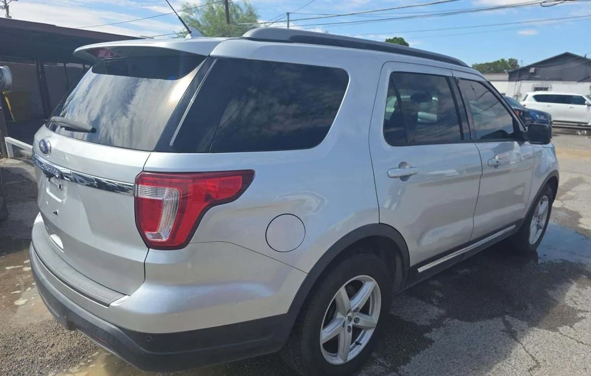 2019 FORD EXPLORER XLT 4