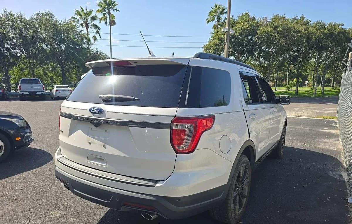 2018 FORD EXPLORER XLT 3