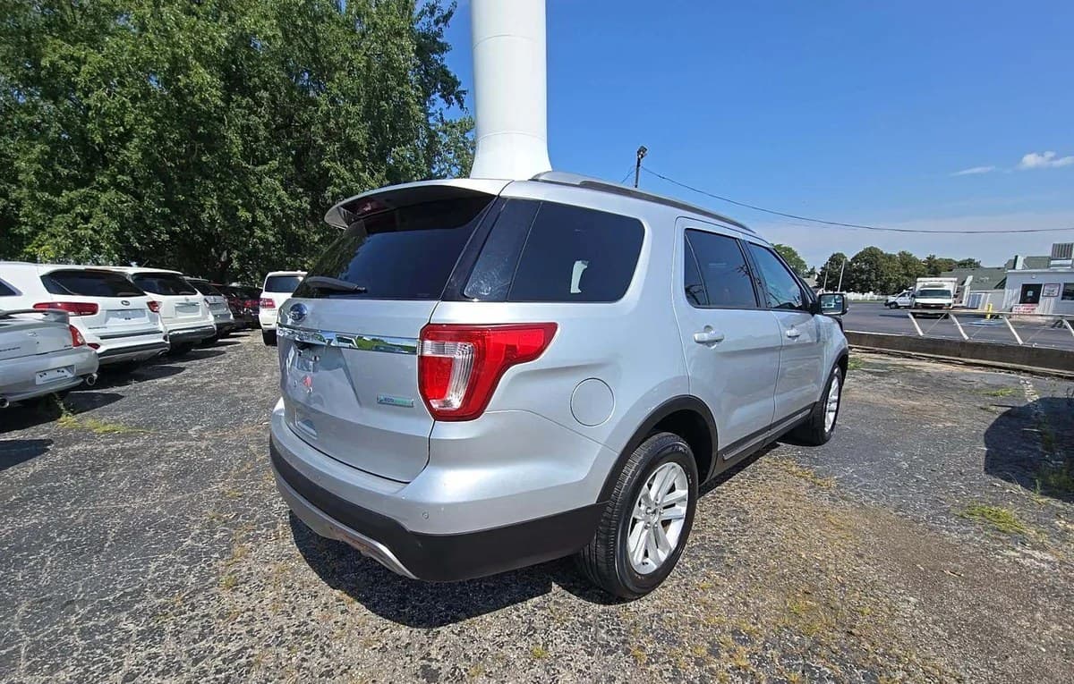 2017 FORD EXPLORER XLT 4