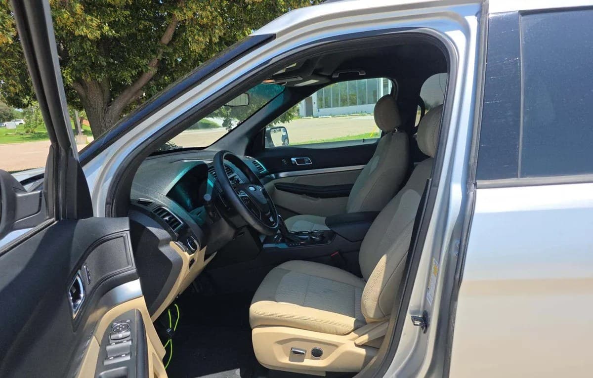 2017 FORD EXPLORER Base 4