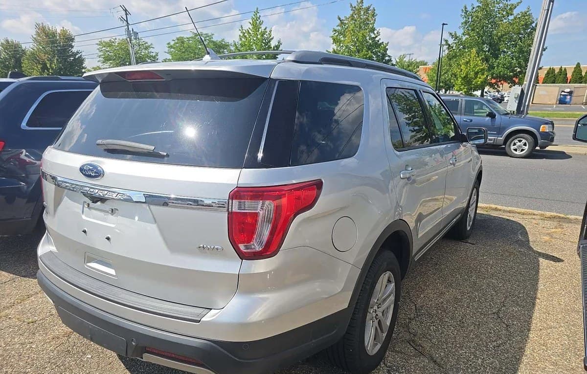 2019 FORD EXPLORER XLT 4