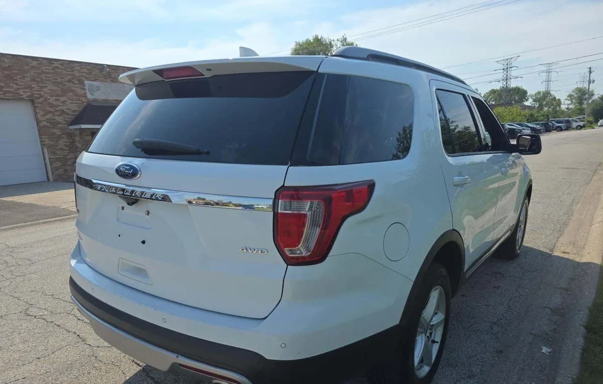 2017 FORD EXPLORER XLT 4