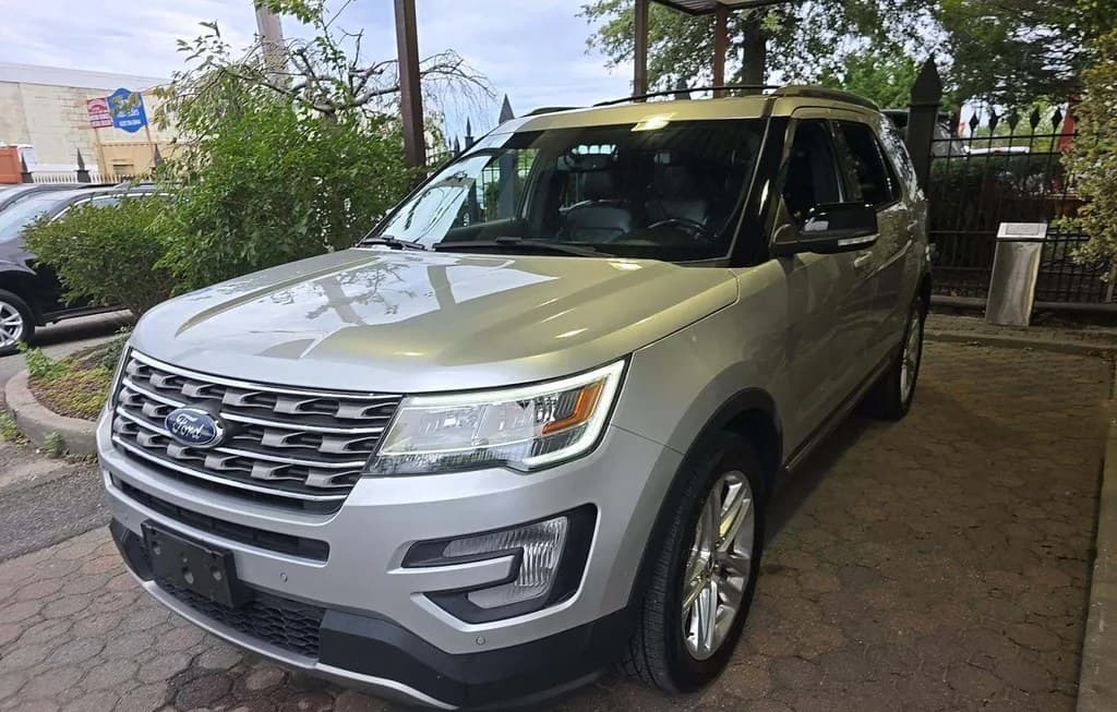 2017 FORD EXPLORER XLT 1