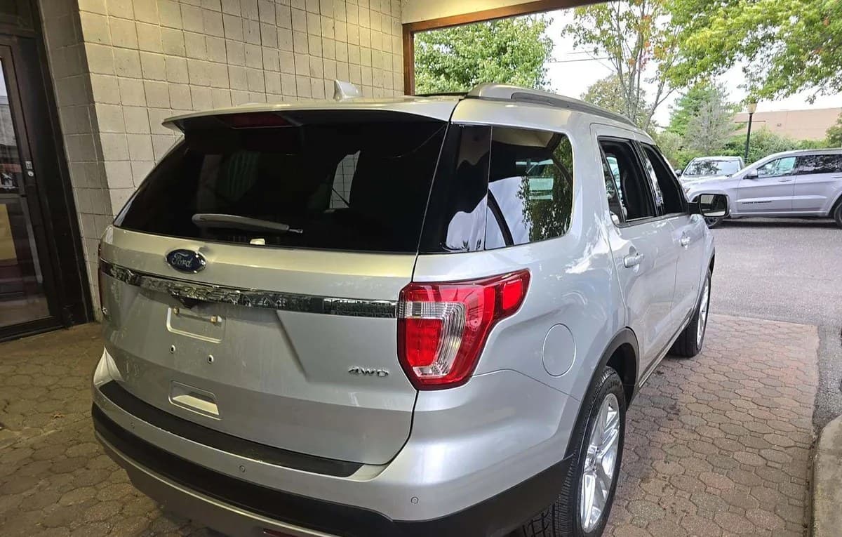 2017 FORD EXPLORER XLT 4
