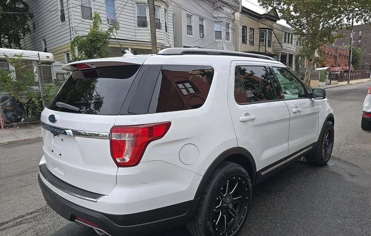 2018 FORD EXPLORER XLT 3