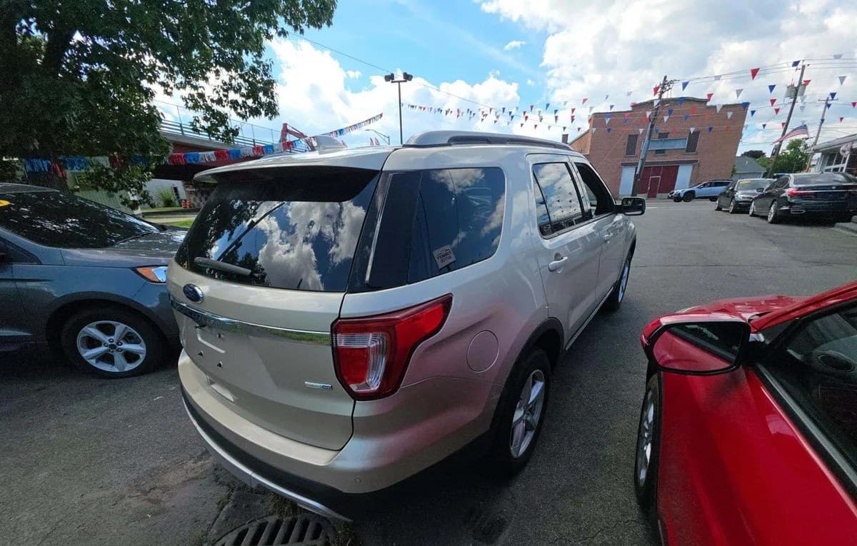 2017 FORD EXPLORER XLT 4