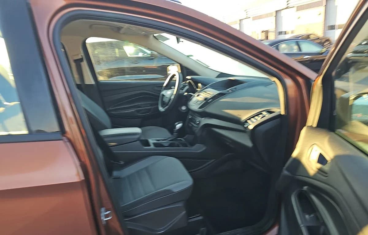 2017 FORD ESCAPE S 4