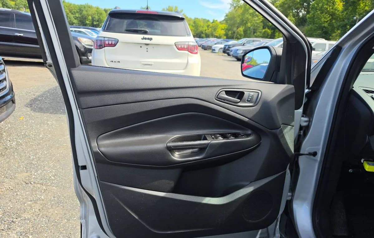 2017 FORD ESCAPE S 6