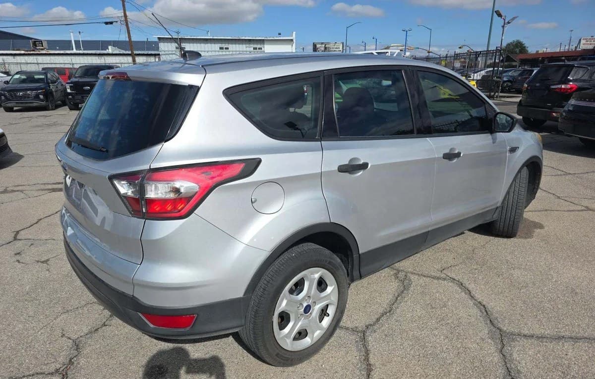 2017 FORD ESCAPE S 4