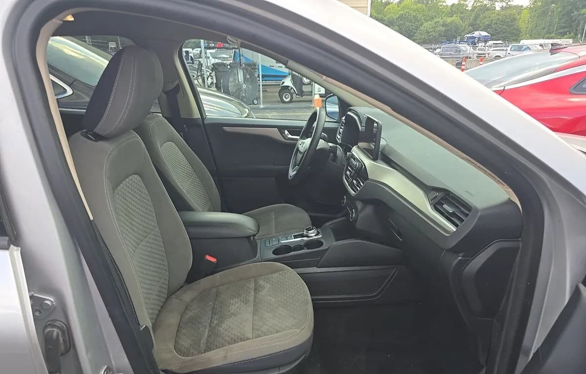 2020 FORD ESCAPE SE 4