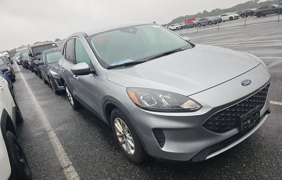 2021 FORD ESCAPE SE 4