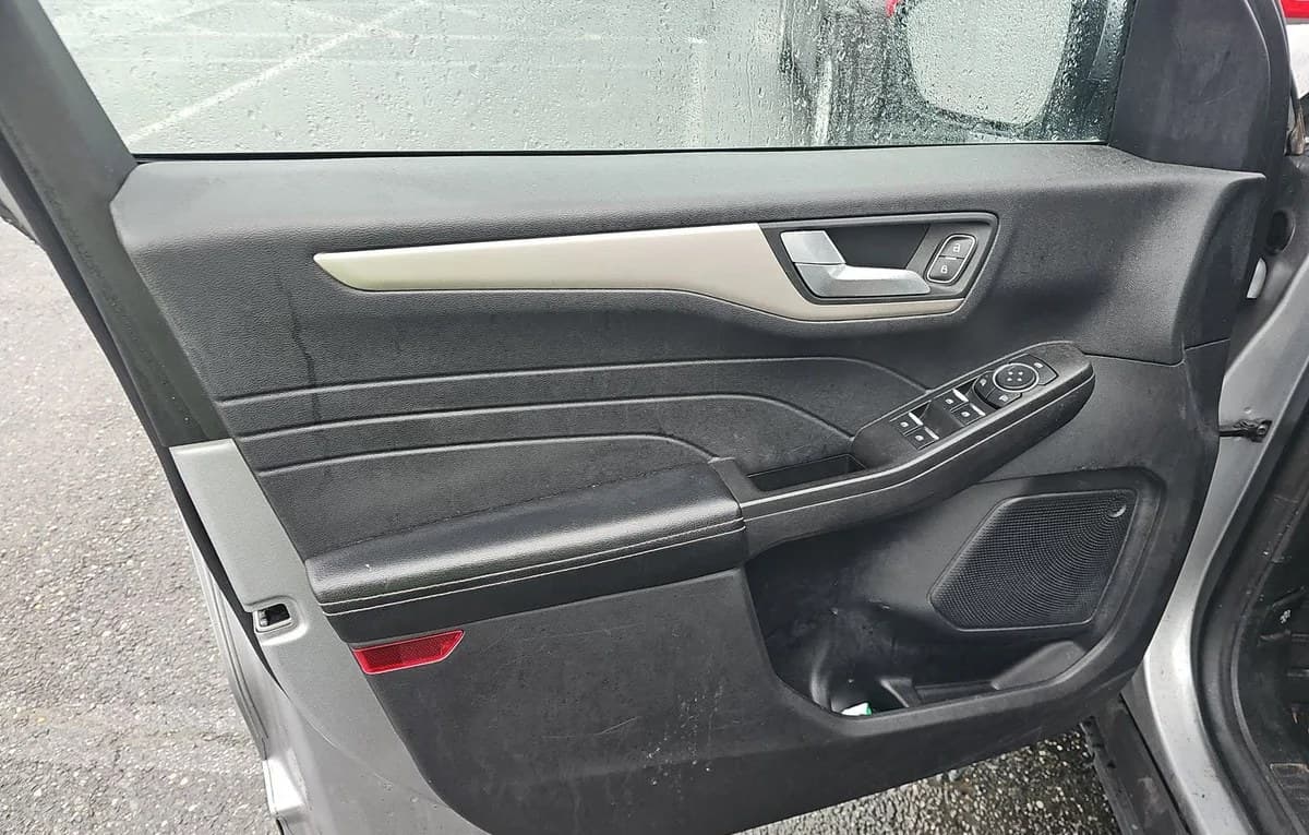 2021 FORD ESCAPE SE 6