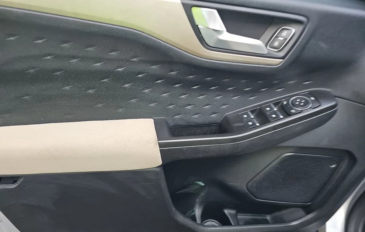 2020 FORD ESCAPE SE 6